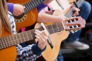 lekcje gry na gitarze